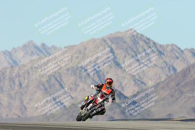 media/Dec-01-2025-Moto Forza (Mon) [[2daa91e15f]]/3-Beginner Group/Session 4 Turn 9/